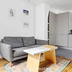 Bm-Nid Cosy A Oberkampf - Pour Deux